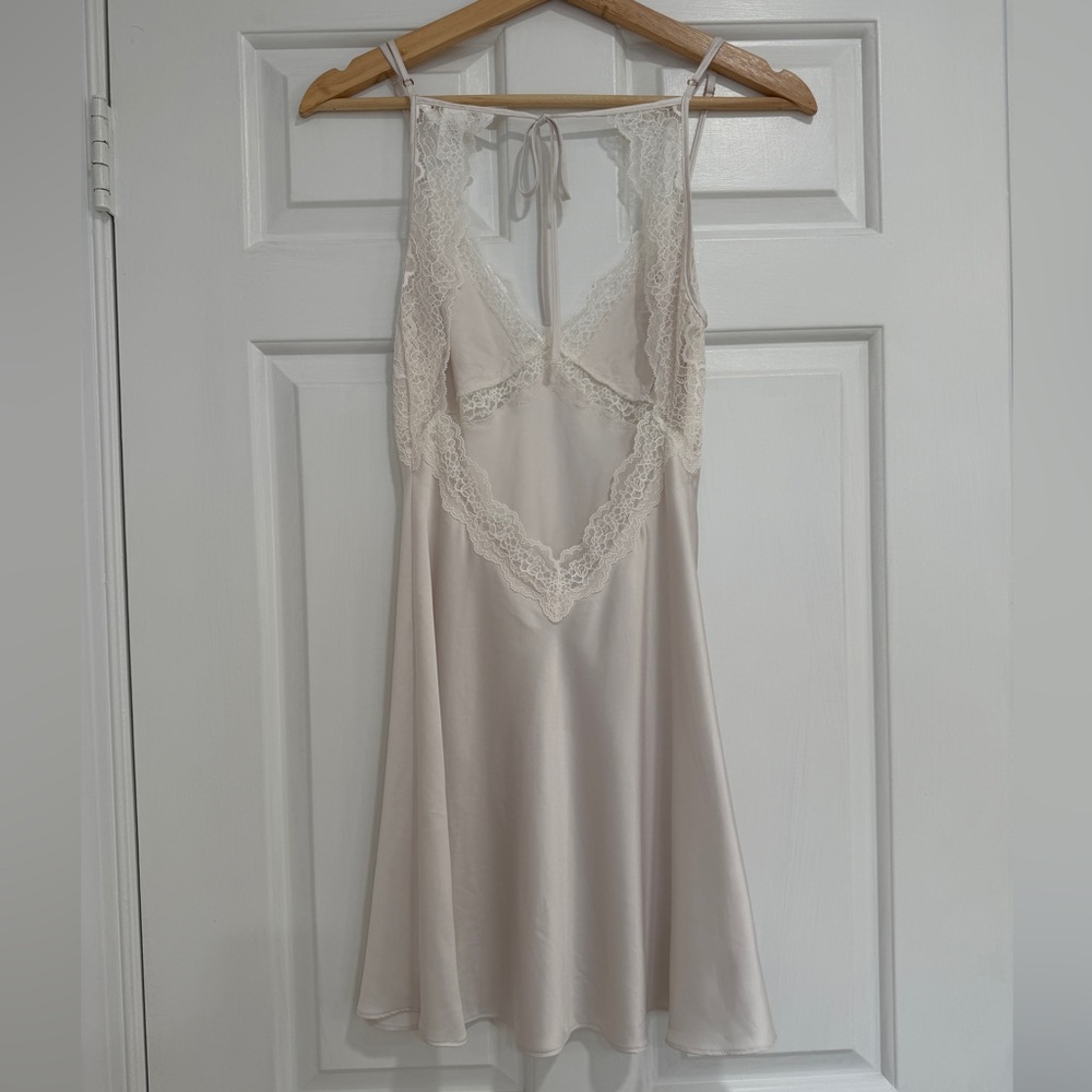 Victoria’s Secret Stretch Satin Lace Cutout Slip in Cream Ivory - Size S - Picture 5 of 8